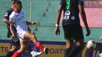 Real Tomayapo se hizo fuerte en casa y venció por 4-0 a Universitario de Vinto Real Tomayapo se hizo fuerte en casa y venció por 4-0 a Universitario de Vinto
