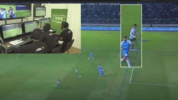 La FBF publicó los audios del VAR en el gol anulado a Oriente en el clásico cruceño (video) La FBF publicó los audios del VAR en el gol anulado a Oriente en el clásico cruceño (video)