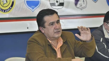 Robert Blanco anuncia que en próxima reunión con los clubes invitará a empresas que quieren los derechos de Tv Robert Blanco anuncia que en próxima reunión con los clubes invitará a empresas que quieren los derechos de Tv