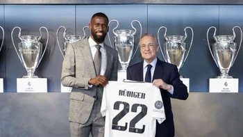 "Quiero ganar todos los títulos" con el Real Madrid, afirma Rüdiger (video) "Quiero ganar todos los títulos" con el Real Madrid, afirma Rüdiger (video)