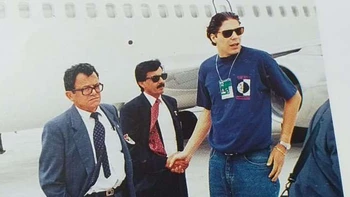 Claure estudió en La Paz, se profesionalizó en EEUU y trabajó para la FBF durante el Mundial de 1994 Claure estudió en La Paz, se profesionalizó en EEUU y trabajó para la FBF durante el Mundial de 1994