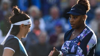 Serena Williams regresó a la competición con triunfo en dobles en Eastbourne Serena Williams regresó a la competición con triunfo en dobles en Eastbourne