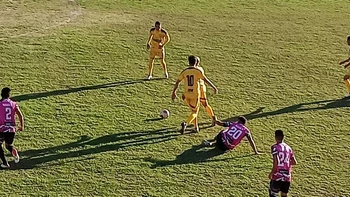 24 de Septiembre superó (2-1) a Destroyers y pasó a liderar su grupo 24 de Septiembre superó (2-1) a Destroyers y pasó a liderar su grupo
