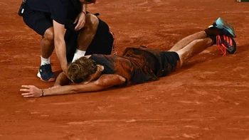 Nadal a la final de Roland Garros tras el abandono por lesión de Zverev Nadal a la final de Roland Garros tras el abandono por lesión de Zverev