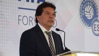Nombran comisión normalizadora del fútbol salvadoreño pese a advertencia de la FIFA Nombran comisión normalizadora del fútbol salvadoreño pese a advertencia de la FIFA
