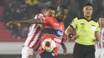 Tres partidos en domingo con el clásico chuquisaqueño como plato fuerte de la jornada Tres partidos en domingo con el clásico chuquisaqueño como plato fuerte de la jornada