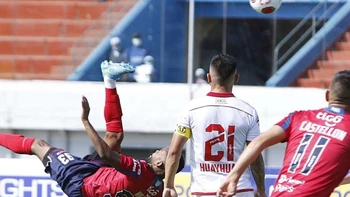 Universitario de Vinto y Wilstermann empataron sin goles Universitario de Vinto y Wilstermann empataron sin goles