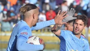 Susto, triunfo, récord y liderato para Bolívar Susto, triunfo, récord y liderato para Bolívar