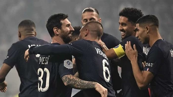 El París SG ganó (0-1) en Lyon con gol de Messi y se coloca líder solitario en Francia El París SG ganó (0-1) en Lyon con gol de Messi y se coloca líder solitario en Francia