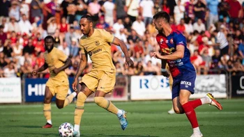 Barcelona empata 1-1 con el modesto Olot en el inicio de su pretemporada Barcelona empata 1-1 con el modesto Olot en el inicio de su pretemporada
