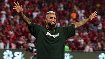 Arturo Vidal cumple su sueño de firmar con el Flamengo Arturo Vidal cumple su sueño de firmar con el Flamengo