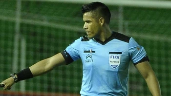 El árbitro Dilio Rodríguez dirigirá el clásico cruceño El árbitro Dilio Rodríguez dirigirá el clásico cruceño