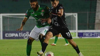 Real Santa Cruz remontó en Tarija y derrotó 1-2 a Real Tomayapo Real Santa Cruz remontó en Tarija y derrotó 1-2 a Real Tomayapo