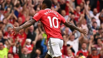 El United frena en seco al Arsenal y el brasileño Antony se estrena con gol El United frena en seco al Arsenal y el brasileño Antony se estrena con gol