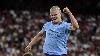 El City aplastó 4-0 al Sevilla y el Dortmund goleó 3-0 al Copenhague por Champions El City aplastó 4-0 al Sevilla y el Dortmund goleó 3-0 al Copenhague por Champions