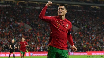 Cristiano Ronaldo encabeza la lista oficial de los que representarán a Portugal en el Mundial Cristiano Ronaldo encabeza la lista oficial de los que representarán a Portugal en el Mundial