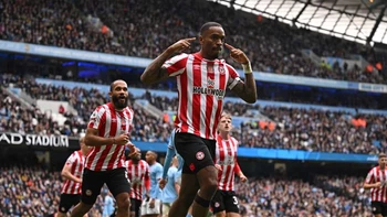 Manchester City sufrió su primera derrota en casa, ante el Brentford (2-1) Manchester City sufrió su primera derrota en casa, ante el Brentford (2-1)