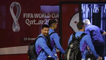 Messi y la selección argentina llegan a Catar para disputar el Mundial 2022 Messi y la selección argentina llegan a Catar para disputar el Mundial 2022