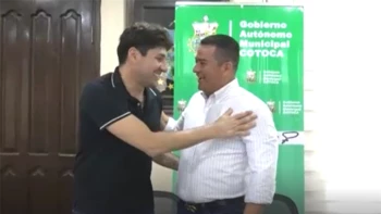 Raldes firma convenio con alcalde de Cotoca para acelerar la sede albiverde Raldes firma convenio con alcalde de Cotoca para acelerar la sede albiverde
