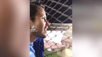 "Aquí estamos los verdaderos hinchas ¡Vamos Blooming!" "Aquí estamos los verdaderos hinchas ¡Vamos Blooming!"