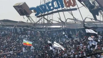 Colapsó el techo de una tribuna del estadio de Colo Colo (video) Colapsó el techo de una tribuna del estadio de Colo Colo (video)