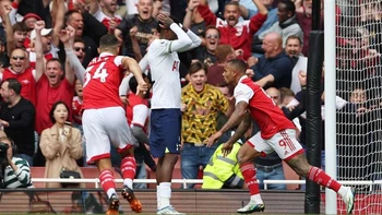 Arsenal confirma su candidatura al título y nuevo tropiezo del Liverpool Arsenal confirma su candidatura al título y nuevo tropiezo del Liverpool