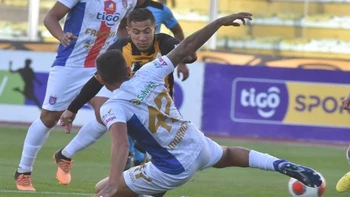 The Strongest superó (1-0) a la ‘U’ de Sucre y volvió al liderato del torneo Clausura The Strongest superó (1-0) a la ‘U’ de Sucre y volvió al liderato del torneo Clausura