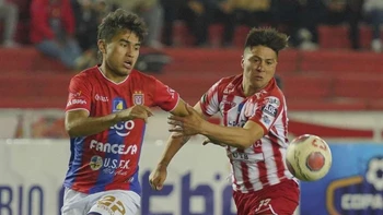 Universitario e Independiente llegan con bajas al clásico chuquisaqueño Universitario e Independiente llegan con bajas al clásico chuquisaqueño