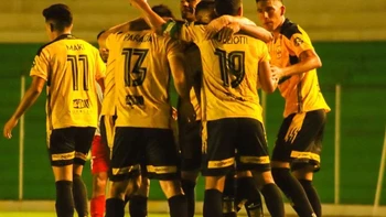 Destroyers golpeó primero en octavos: 2-0 a Nueva Cliza y aguarda por el partido de vuelta Destroyers golpeó primero en octavos: 2-0 a Nueva Cliza y aguarda por el partido de vuelta