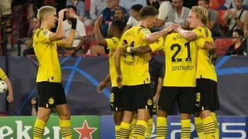 Derrota y despido: El Sevilla cayó de local por 1-4 ante el Dortmund y Lopetegui fue despedido Derrota y despido: El Sevilla cayó de local por 1-4 ante el Dortmund y Lopetegui fue despedido