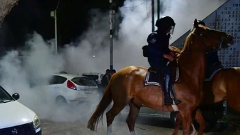 Un fallecido en los incidentes entre hinchas de Gimnasia y policías Un fallecido en los incidentes entre hinchas de Gimnasia y policías