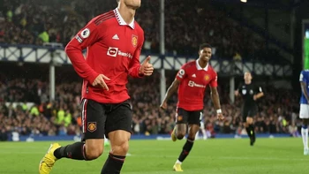 Cristiano Ronaldo marcó su gol 700 en clubes y le dio la victoria al Manchester United Cristiano Ronaldo marcó su gol 700 en clubes y le dio la victoria al Manchester United