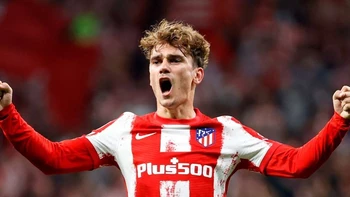 El Atlético de Madrid hace oficial el fichaje de Antoine Griezmann El Atlético de Madrid hace oficial el fichaje de Antoine Griezmann