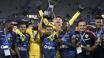 Aucas, Independiente del Valle, y Católica pelean por el título en Ecuador Aucas, Independiente del Valle, y Católica pelean por el título en Ecuador