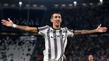 Debut y lesión para Ángel Di María en la Juventus Debut y lesión para Ángel Di María en la Juventus
