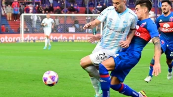 Atlético Tucumán, con Lampe de titular, empata y se mantiene en la cima del fútbol argentino Atlético Tucumán, con Lampe de titular, empata y se mantiene en la cima del fútbol argentino