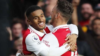El Arsenal retomó el liderato goleando (5-0) al colista Nottingham Forest El Arsenal retomó el liderato goleando (5-0) al colista Nottingham Forest