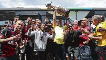 En día de elecciones, Bolsonaro recibió en Río de Janeiro al Flamengo En día de elecciones, Bolsonaro recibió en Río de Janeiro al Flamengo