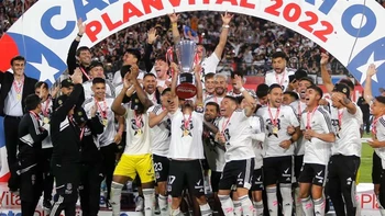 Colo Colo, dirigido por Gustavo Quinteros, festejó por todo lo alto el título 2022 Colo Colo, dirigido por Gustavo Quinteros, festejó por todo lo alto el título 2022