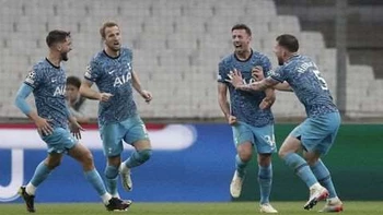 Tottenham y Frankfurt a octavos de Champions tras ganar en la última fecha Tottenham y Frankfurt a octavos de Champions tras ganar en la última fecha