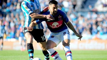 Racing remontó a Tigre en un polémico partido y jugará la final del Trofeo de Campeones frente a Boca Racing remontó a Tigre en un polémico partido y jugará la final del Trofeo de Campeones frente a Boca
