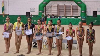 Bolivia tiene su selección para el Sudamericano de Gimnasia Rítmica Bolivia tiene su selección para el Sudamericano de Gimnasia Rítmica