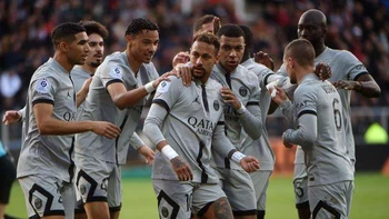 París Saint-Germain gana 2-1 en Lorient y mantiene su ventaja como líder París Saint-Germain gana 2-1 en Lorient y mantiene su ventaja como líder