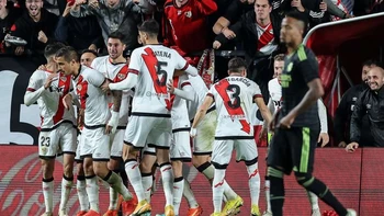 Real Madrid sufrió en Vallecas su primera derrota en Liga y pierde el liderato Real Madrid sufrió en Vallecas su primera derrota en Liga y pierde el liderato