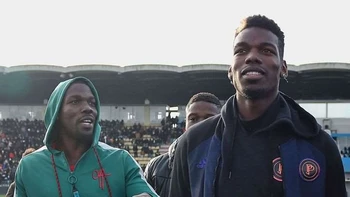 El hermano de Pogba reapareció en nuevos vídeos y continúa acusaciones contra su hermano El hermano de Pogba reapareció en nuevos vídeos y continúa acusaciones contra su hermano