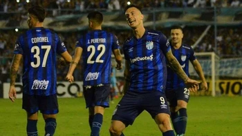 Atlético Tucumán de Carlos Lampe retomó la punta en Argentina, Boca al acecho Atlético Tucumán de Carlos Lampe retomó la punta en Argentina, Boca al acecho