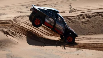 Stéphane Peterhansel abandonó el Dakar tras un accidente Stéphane Peterhansel abandonó el Dakar tras un accidente