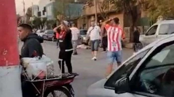Muere hincha baleado en inmediaciones de estadio de fútbol en Argentina Muere hincha baleado en inmediaciones de estadio de fútbol en Argentina
