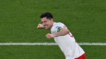 Lewandowski marca por fin su primer gol en un Mundial Lewandowski marca por fin su primer gol en un Mundial