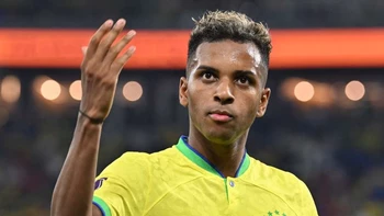 Rodrygo se vistió de "falso Neymar" y dibujó el gol de Brasil ante Suiza Rodrygo se vistió de "falso Neymar" y dibujó el gol de Brasil ante Suiza